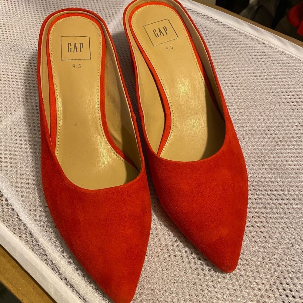 GAP Suede Pointy Mules - Women’s 9.5 - Bright Red